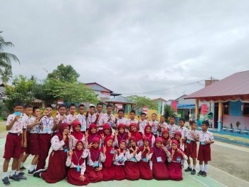 Berfoto Bersama Siswa Siswi Kelas 6 Selesai ASAS