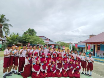 Berfoto Bersama Siswa Siswi Kelas 6 Selesai ASAS